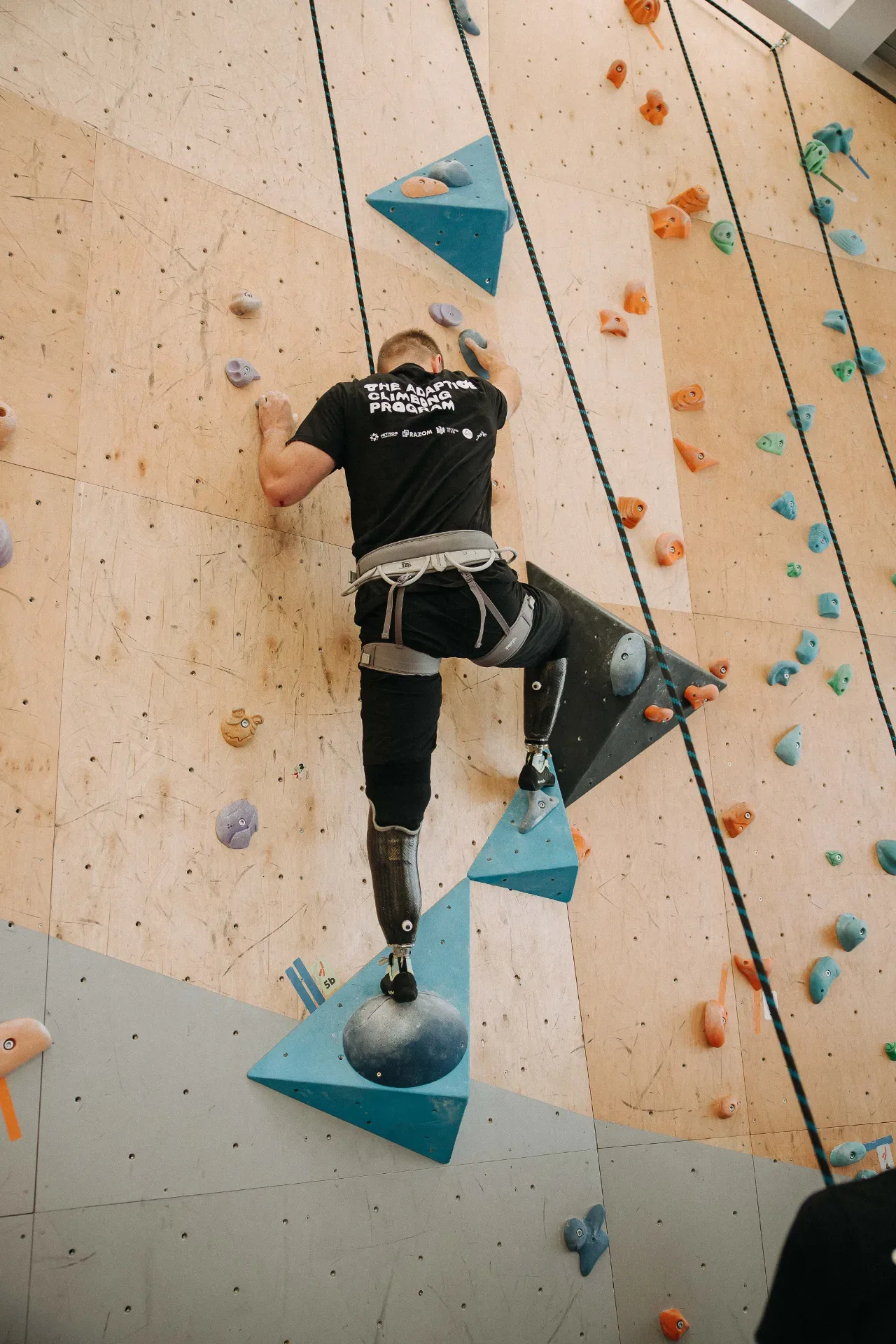 Фото з події «The Adaptive Climbing Program: від теорії на скеледромі до практики на скелях Кам’янця-Подільського»