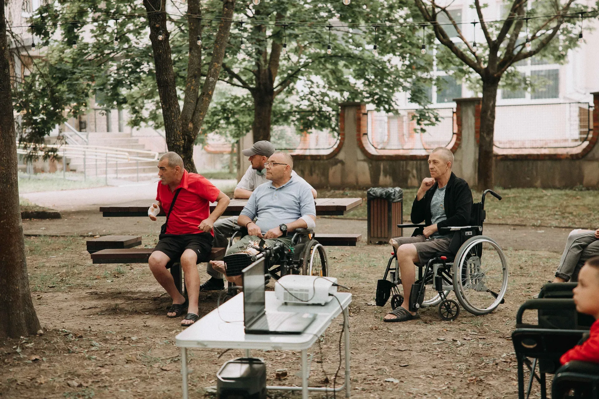 Фото з події «Вечір з ПЕТРОСОМ у внутрішньому дворику обласної лікарні»