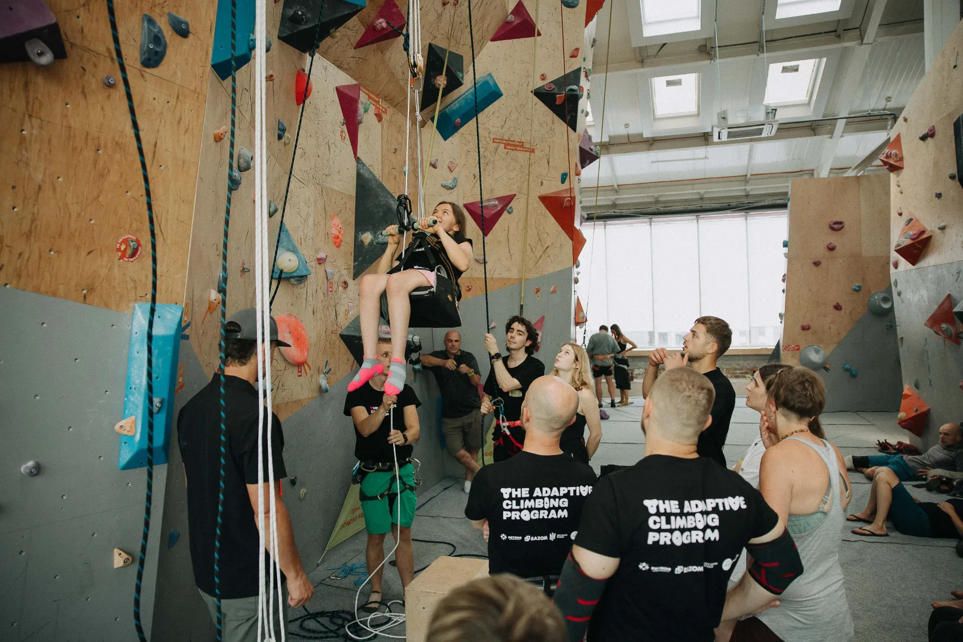 Фото з події «The Adaptive Climbing Program: від теорії на скеледромі до практики на скелях Кам’янця-Подільського»